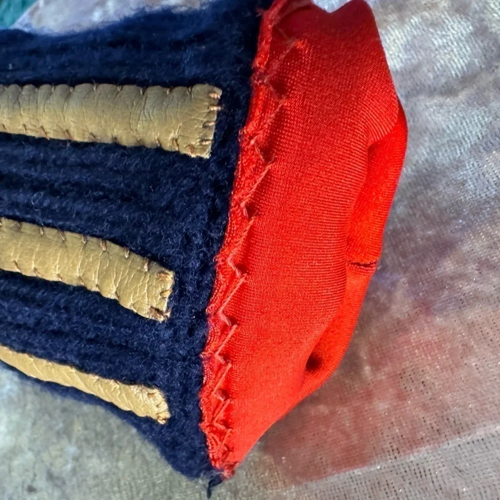 Vintage navy winter gloves